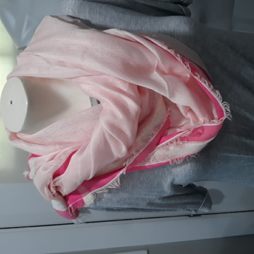 Ahujasons pink, white and gold scarf or shawl. NWT. 40 x 72
